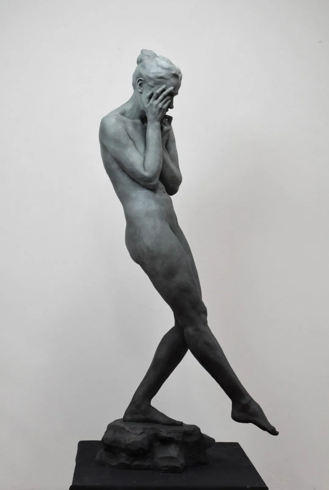 Vision, résine de Jana Büttner, 2023, 80 × 40 × 20 cm, Galerie Calderone