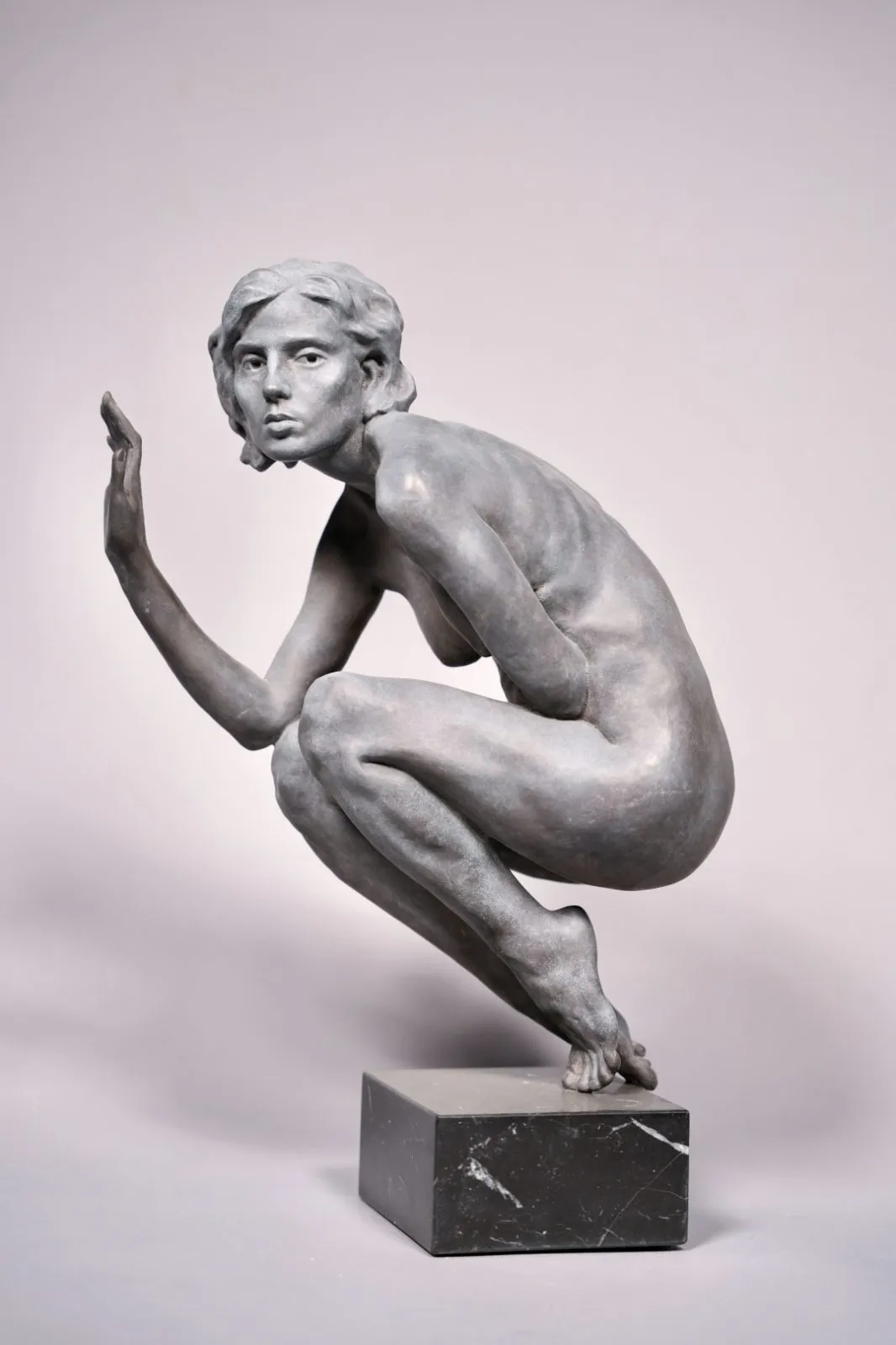 Trapped, bronze de Jana Büttner, 2021, 72 × 50 × 31 cm, Galerie Calderone