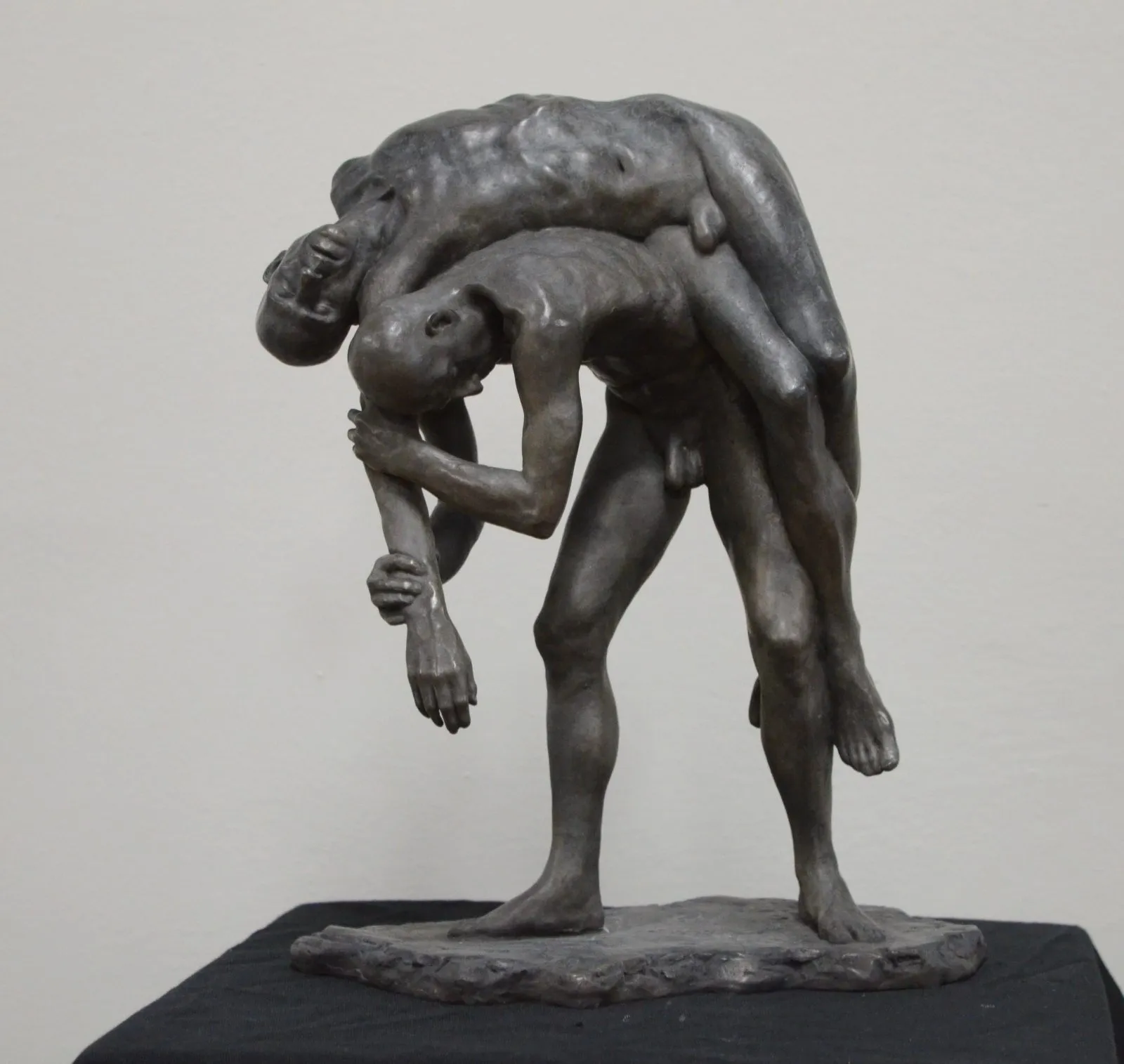 Burden, bronze de Jana Büttner, 2024, 38 × 28 × 20 cm, Galerie Calderone
