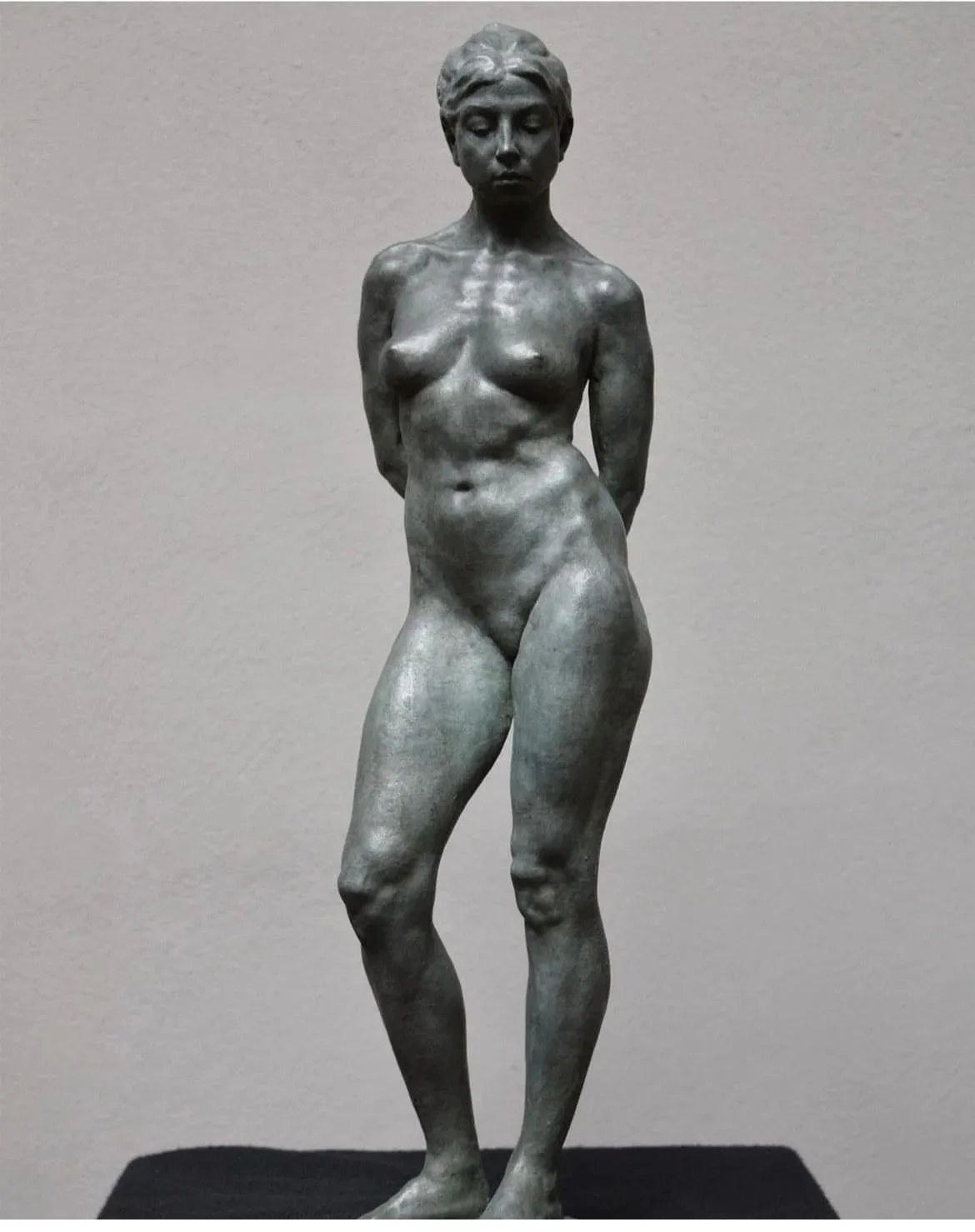 Light Ray, bronze by Jana Büttner, 2020, 46 × 15 × 15 cm, Galerie Calderone
